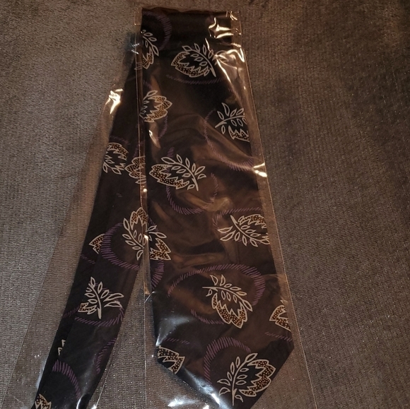 Black & Purple Patterned Necktie New - Picture 2 of 6